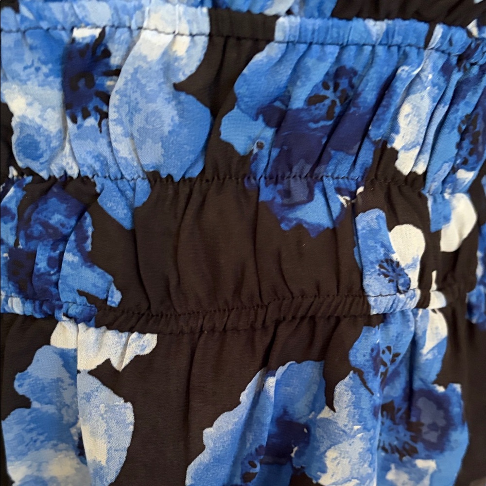 New York & Company Black and Blue Floral Blouse - Picture 5 of 9